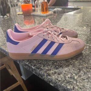 8 1/2 Adidas Gazelle Women’s Pink with Blue Stripes Casual Sneakers